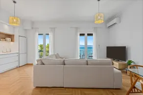 Central Beachfront Apt. with a Breathtaking View! - Image 2