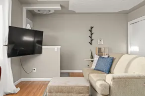 The Ruby Rose | Your Cozy Calgary Stay - Image 4