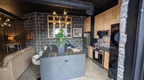 The Limestone Mansion, 20 mins to Wineries! HoTTuB - Image 4