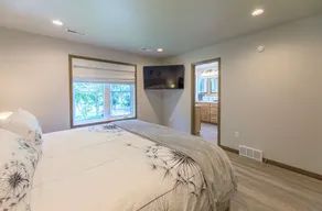 Lakeside Luxury on Rush Lake - Image 5