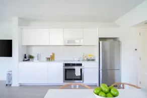 Deluxe One Bedroom King. Walk to the beach - Image 5