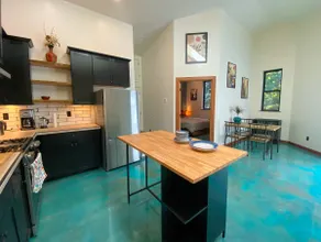 New, modern, one bedroom house w/ utilities incl. - Image 5