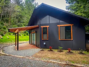 New, modern, one bedroom house w/ utilities incl. - Image 2