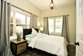 Gorgeous home by Lake Ontario - Image 3