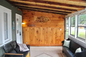 Charming 2-Bedroom Lake Cottage - Image 4