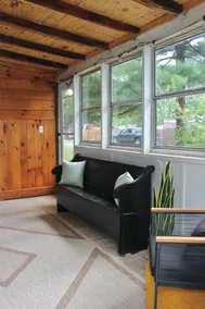 Charming 2-Bedroom Lake Cottage - Image 5