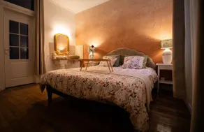 Antique Romantic, city center, very hot pool - Image 4