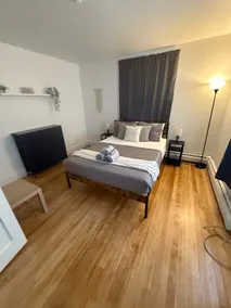 Large 3BD 1st Floor Apartment Minutes from 290 - Image 3