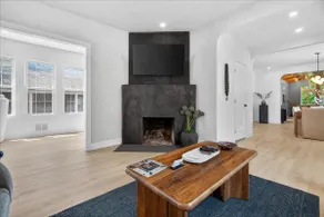 Ontario's Luxe House - Image 3