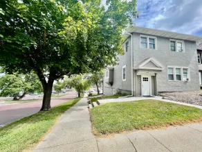 Stay on Spring #1 • Spacious • Pet-Friendly • DTSF - Image 2