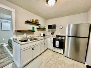 Stay on Spring #1 • Spacious • Pet-Friendly • DTSF - Image 4