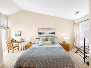 Lakefront Condo~Beach, Pools, Hot Tub, Gym, Sauna! - Image 2