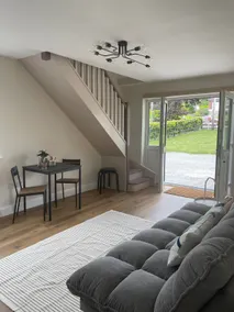 Russell View Apartment - Image 2