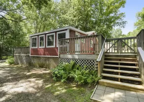 Little Red Cabin - Image 4