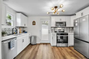 *Modern Home 3 min From Airport! - Image 2
