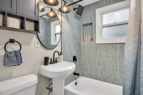 *Modern Home 3 min From Airport! - Image 3