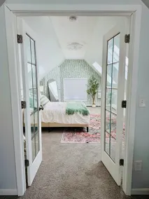 Private deck, Fenced Backyard, Pet Friendly - Image 2