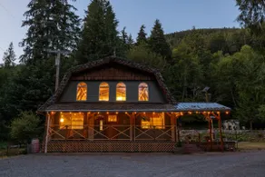 Hot Tub, Sauna, Cold Plunge - 1 mile from Rainier NP - Sleeps 8 - Image 5