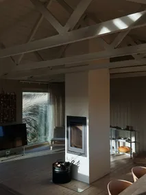 Newly renovated scandi-home nestled in dunes - Image 2