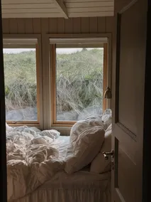 Newly renovated scandi-home nestled in dunes - Image 5