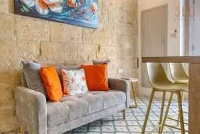 Stylish Townhouse with Balcony next to Waterfront by 360 Estates - Image 5