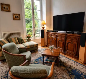 Versailles • Palace within walking distance • Secure parking - Image 4