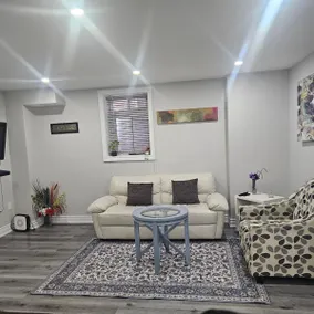 Elegant 2 Bedroom Guest Suite - Image 2