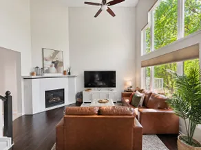 3 Level Townhome Guests Love it here Come see why! - Image 2