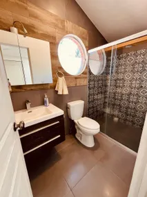 Beautiful, safe family home. Very comfortable. - Image 5