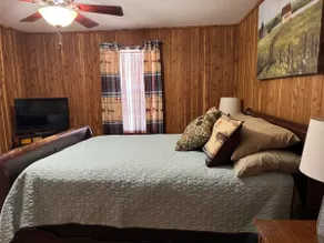 Lakefront Country Cabin - Image 4