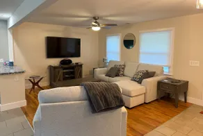 Newly renovated home! - Image 5