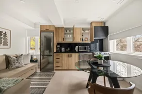Cozy Parkside Getaway Steps to Transit & Lake - Image 3