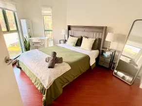 Downtown Vancouver 2BR Near Seawall | Free Parking - Image 2