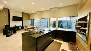 Beautiful House, 3 suites + 1 bedroom. - Image 4