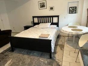 Reston Cozy Private Apartment - Image 5