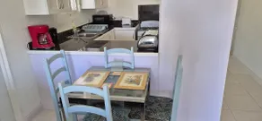 2BR Cottage, Walk to Brandons Beach | AC, WiFi - Image 5