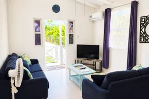 2BR Cottage, Walk to Brandons Beach | AC, WiFi - Image 2