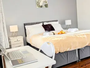 Spacious City House with Parking - Image 3