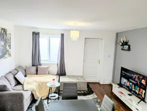 Spacious City House with Parking - Image 4