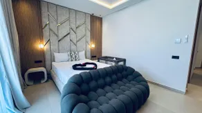 Designer villa, padel court, gym and pool - Image 5