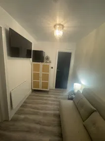 Modern Apartment with parking - Image 4