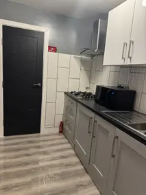 Modern Apartment with parking - Image 5