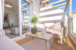 Chic apartment overlooking the sea|swimming pool - Image 5
