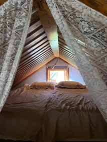 Cabin with sleeping loft - Image 2