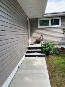 Cozy Bungalow near WEM W/ 3BR - Image 3