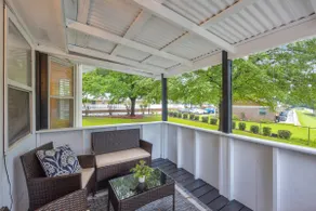 Downtown Delight | Cozy, Renovated Home Sleeps 6 - Image 4