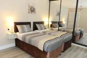 Coaches Corner - Business Friendly - Sleeps 3 - Near Town - Parking and Wi-Fi - Image 4