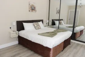 Coaches Corner - Business Friendly - Sleeps 3 - Near Town - Parking and Wi-Fi - Image 3