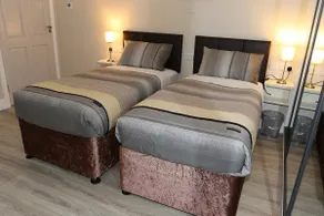 Coaches Corner - Business Friendly - Sleeps 3 - Near Town - Parking and Wi-Fi - Image 5