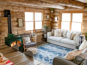 Stunning, off-grid Log Cabin on 40 Acres with WiFi - Image 3